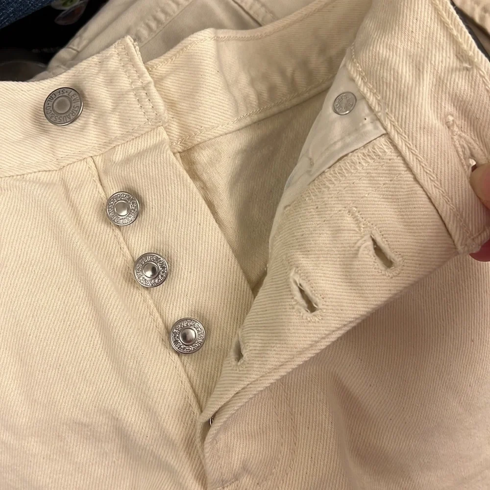 Levi’s ladies shorts - Picture 9 of 9